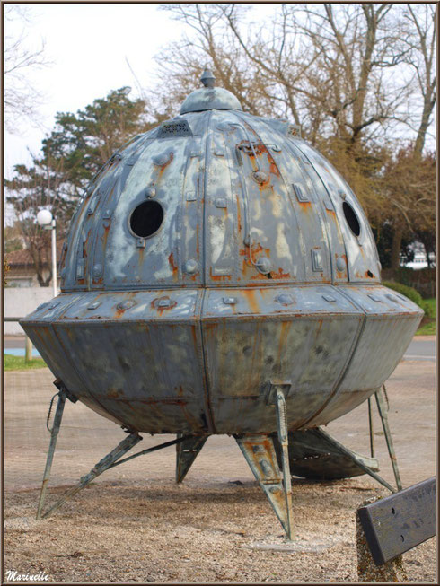 Soucoupe volante à l'OVNIport à Arès (Bassin d'Arcachon)