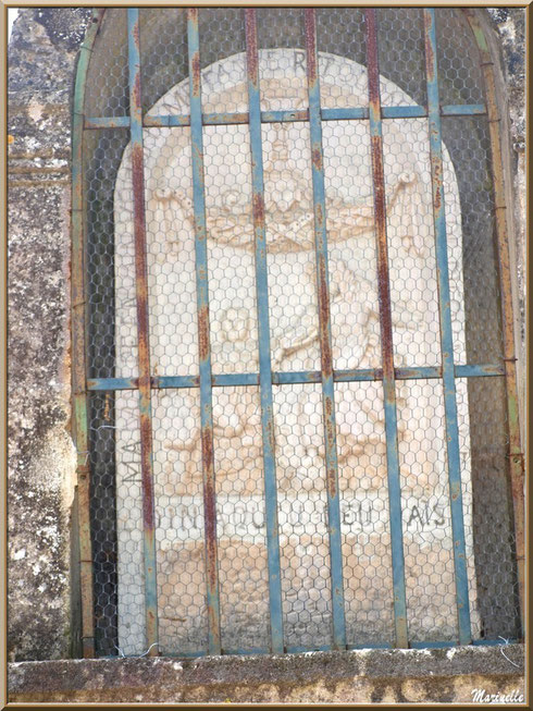 Oratoire sur le chemin menant à la source miraculeuse de l'Ermitage Saint Gens, village de Le Beaucet, Lubéron (84)