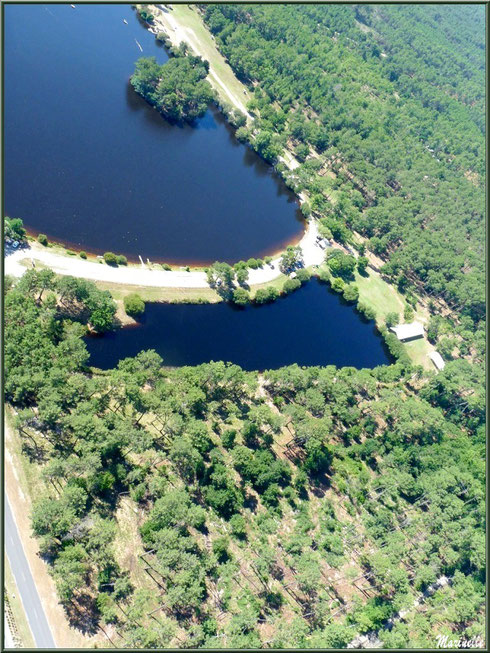 Le Lac de la Magdeleine à Gujan-Mestras vu du ciel (Bassin d'Arcachon), en amorçant un virage