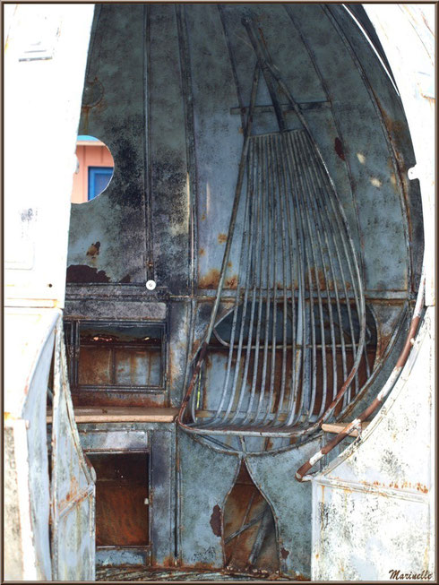 Intérieur de la soucoupe volante à l'OVNIport à Arès (Bassin d'Arcachon)