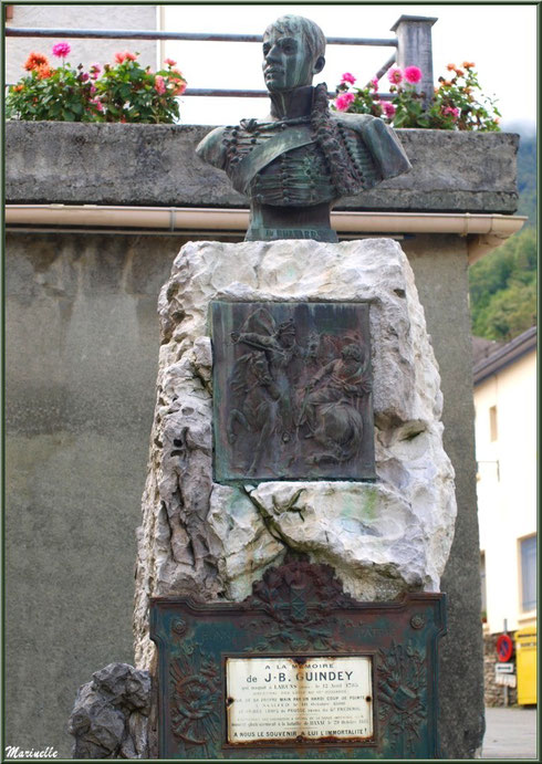 Monument à la mémoire de J.B. Guindey, village de Laruns, Vallée d'Ossau (64)
