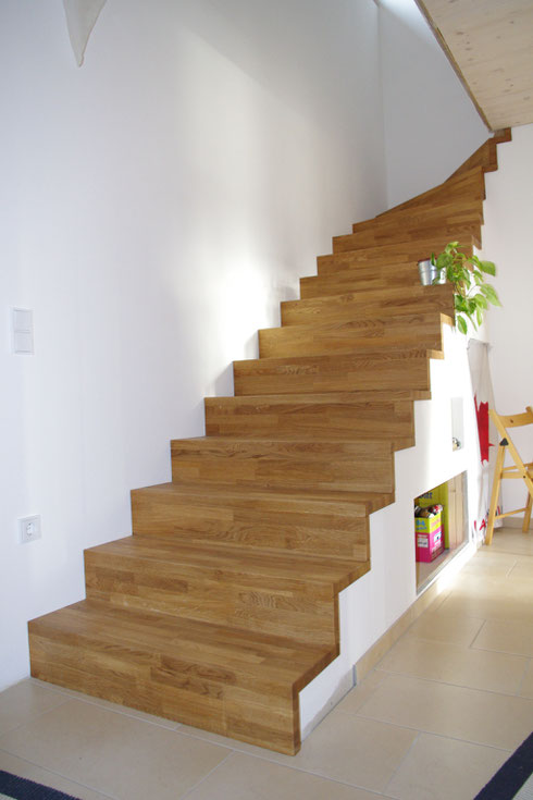 Faltwerktreppe aus Eiche keilgezinkt