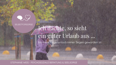Titelbild mit Gedanken vom Blogartikel "Wenig Sonne, aber viel Segen" von Stephanie Weis. In der rechten Ecke ist ein lila Kreis in dem Selbstfürsorge steht. Im Hintergrund ein Foto von einer Frau im Regen mit lila Regenschirm in der Hand. 