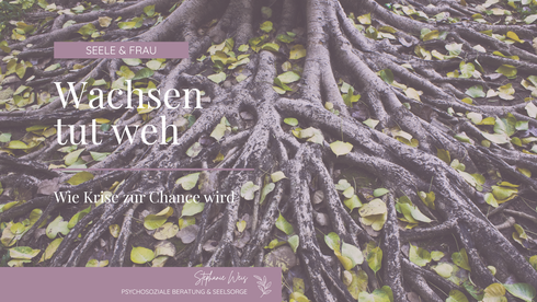 Design für Blogartikel "Wachsen tut weh" von Stephanie Weis. Im Hintergrund Wurzeln eines Baums. Im rechten oberen Eck steht Seele & Frau. 