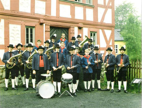 Die "Oellinger Blasmusikanten" nach der Vereinsgründung