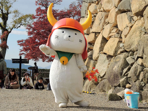 Hikonyan vor dem Schloss in Hikone