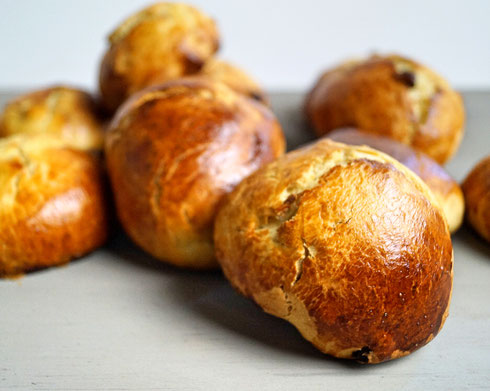 weiche Hefebrötchen mit Rosinen zum Frühstück oder zwischendurch