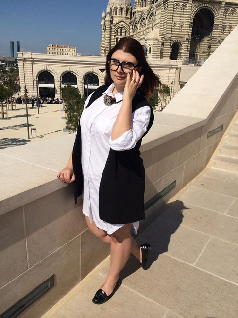CHICWITHCURVES BLOG MODE MARSEILLE ROBE CHEMISE LONGUE GILET SANS MANCHE H&M PULL AND BEAR MOCASSIN CUIR NEW LOOK LUNETTES XXL TENDANCE LOOK GRANDE TAILLE PLUS SIZE