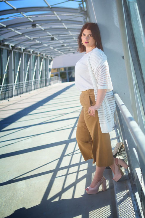 CHIC WITH CURVES BLOG MODE MARSEILLE LOOK JUPE CULOTTE DAIM MODE GRANDE TAILLE PLUS SIZE RONDELOOK TENDANCE PRINTEMPS 2015 KIMONO BLANC