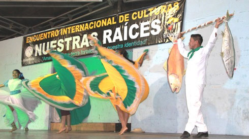 Grupo de danzantes Enjambre, de Ecuador.