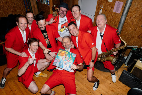 Nach zehnjähriger Veröffentlichungspause hat die Ska-Formation Moskovskaya ihr neues Studioalbum "Dancehall Schwof" am Start. Erstmals erhältlich ist die Scheibe am 24. April beim Unterwaldhauser "Querbeat Festival". Foto: Promo