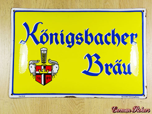 Königsbacher Bräu - Emailschild  Deutschland um 1920  Boos & Hahn Ortenberg Baden, 33 x 50 cm  Uns das einzig bekannte Exemplar mit dieser außergewöhnlichen und für die Königsbacher untypischen Schriftart. 