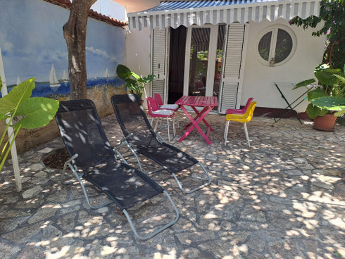 Kleiner Bungalow im Garten des Gästehauses Melli in Vodice.