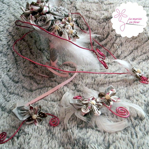 Accessoires de mariée originaux et intemporels réalisés avec des fleurs en tissus et des plumes