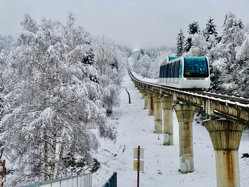 Accès ski aux pieds avec le funiculaire direction arcs 1600