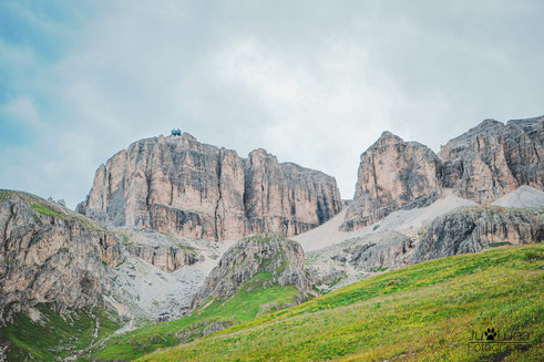 Wandern mit Hund in den Dolomiten zum Piz Boé