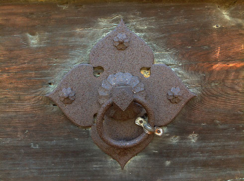 今西家 駒つなぎ 重要文化財 今西家住宅 駒繋ぎ（今井町最古の駒つなぎ）Brackets that connect horses Important Cultural Property: Imanishi Family Residence Komatsunagi (the oldest Komatsunagi in Imaicho)