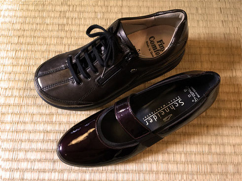 <上>幅広で甲高なデザイン(FinnComfort) <下>幅狭で甲低なデザイン(Schneider)