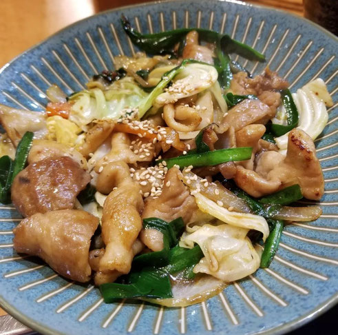 屋台：ぴょん吉、料理：ホルモン炒め