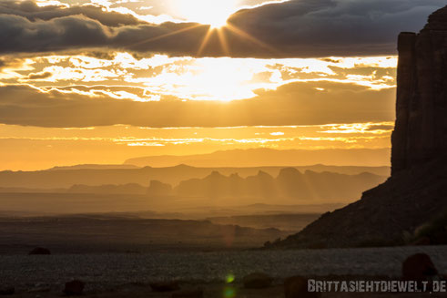monument,valley,navajo,sunrise,tafelberge,usa,jucy,van,tipps,theviewcampground,southwest