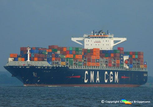 CMA CGM MUMBAI auf der Elbe zum Erstanlauf von Hamburg, 18.07.2017