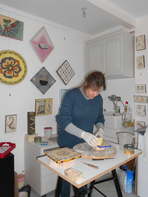 Décorations (tableaux, vases, dessous de plat...) sur mesure à l'aide de tesselles, réalisations de ciments ou de béton 