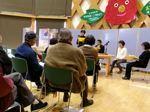 令和６年　１１月に一関市立花泉図書館で開催した朗読会（朗読劇）の様子。