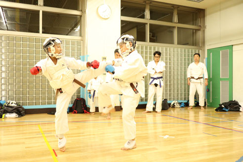 中目黒空手クラブ　スポーツ組手の稽古１