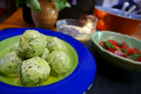 Kartoffelklößchen mit Gutem Heinrich in Zitronenbutter