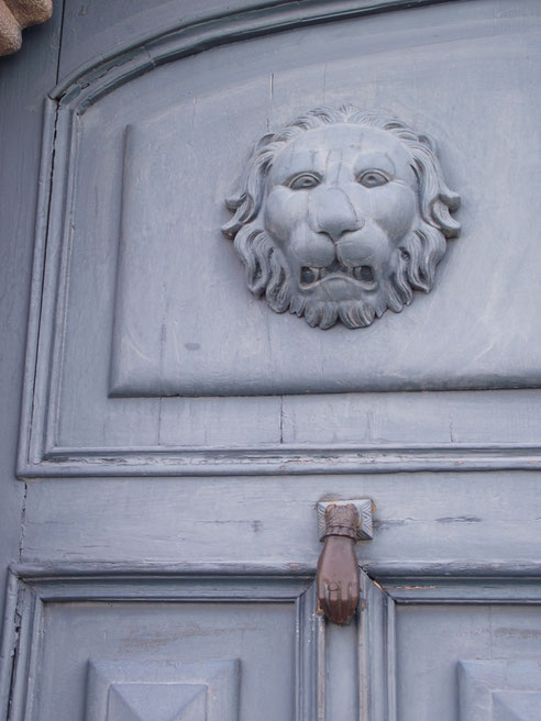 architecture Cusco Peru lion door