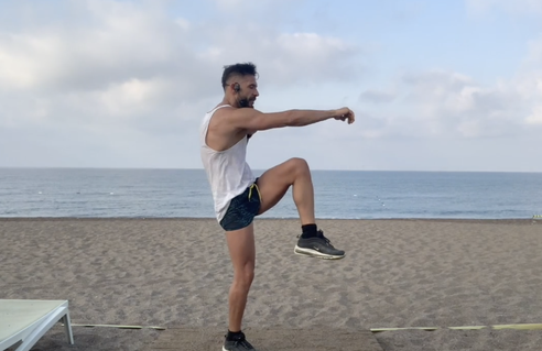 Online Coach in Live-Sessions in action für UrbanSportsClub VIP Mitglieder