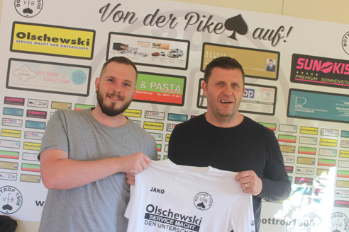 Kevin Schyra und Trainer Patrick Wojwod. Bild: Aufm Platz