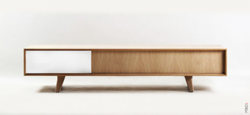 Le style Scandinave au bois clair simple et chaleureux contre pieds d'un design contemporain