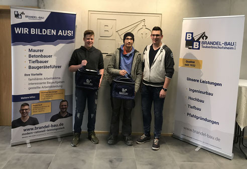 Auf dem Bild zu sehen sind: Leon, Marcel sowie Ansprechpartner Daniel Brell (v.l.n.r.)