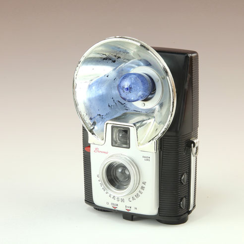 KODAK  Brownie Starflash Camera 1957 - 1965    © engel-art.ch