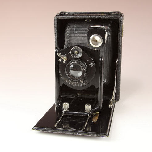 NETTEL Taxo  Laufbodenkamera 9x12cm ~ 1914  ©  engel-art.ch