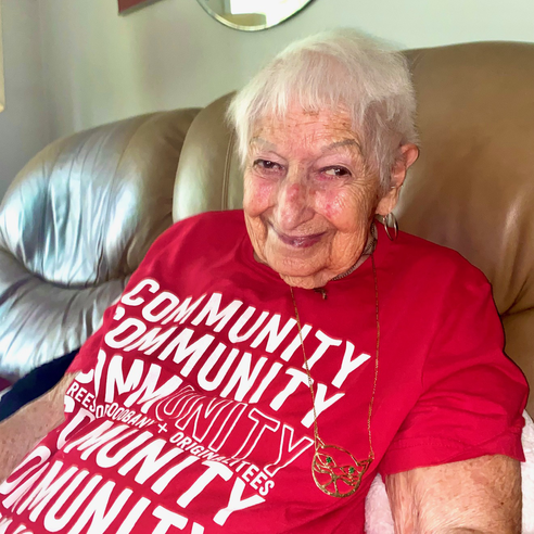 Fay May has found a solution for social isolation. Every other week, she happily welcomes K’vod Connect Chaplain Miriam Karp into her home.