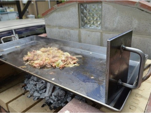 お祭り屋台サイズ専用コンロ 鉄板 BBQ 鉄板焼き ホルモン焼き かまど 自作 オサエちゃん 極厚鉄板 レシピ 角型鉄板 キャンプ レンガ 手作り