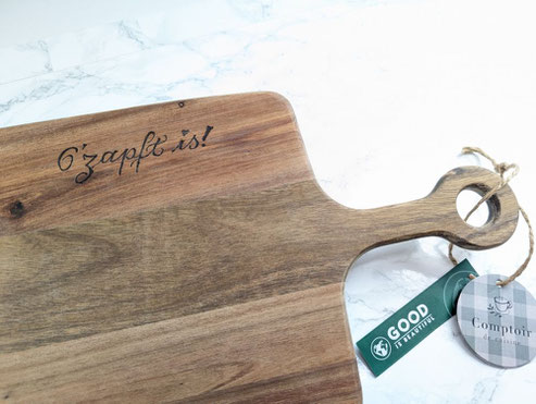 Markenaktivierung mit Personalisierungsaktion: Pyrographie mit Kalligraphie. München, Stuttgart, Zürich, Frankfurt, Köln, Düsseldorf
