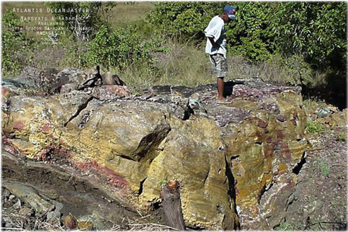 マダガスカル、オーシャンジャスパーの産地であるカバンビーの鉱床