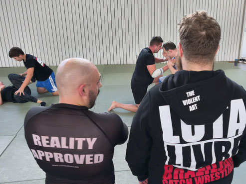 SC Int'l Street Combatives Selbstverteidigung Wenn Erfahrung den Unterricht ersetzt Wie persönliche Prägungen die Selbstverteidigungsausbildung verzerren