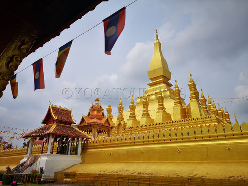 Le Pha That Luang à Vientiane est une construction entièrement recouverte d'or
