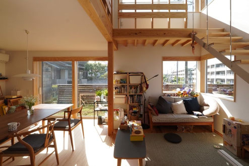 chiba-own-house-open-ceiling-living-morning-light