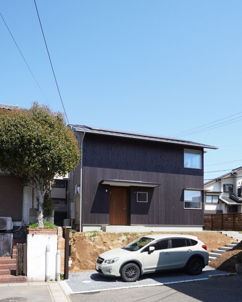 chiba-own-house-open-ceiling-living-morning-light