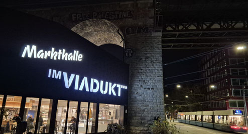 HerbstZürich: Das. Und irgendwann "Im erschte Tram" Mit Musik von LO & DELUC https://youtu.be/_Z3uTBll_bg