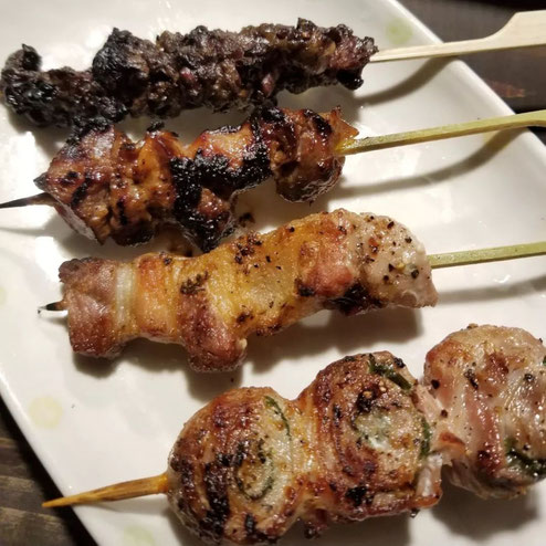 屋台：のんべえ大学、料理：焼き鳥(いろいろ)