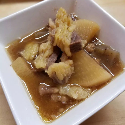 屋台：長浜屋台　どげん家、料理：牛すじ煮込み