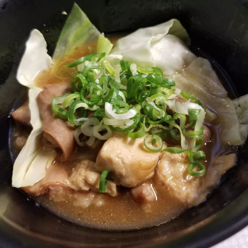 屋台：博多駅10番線、料理：もつ煮