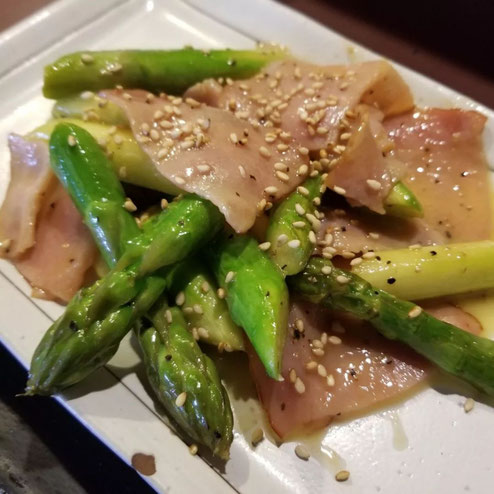 屋台：あほたれーの、料理：アスパラベーコン