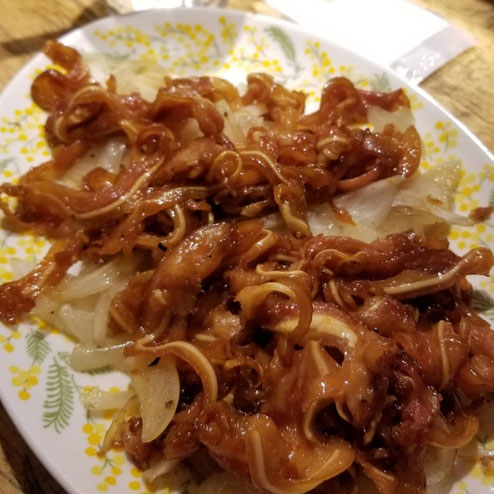 屋台：情熱の千鳥足、料理：ミミガーのにんにく醤油焼き